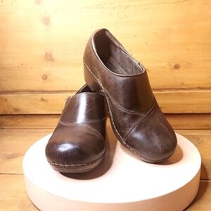 DANSKO Brown Cross Stitch Clogs sz 39